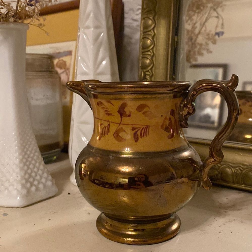 🎀 VINTAGE 🎀 Porcelain Creamer Gold Painted